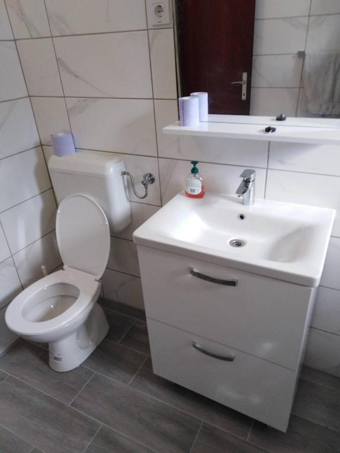 شقة Apartman Mira باشْكا المظهر الخارجي الصورة